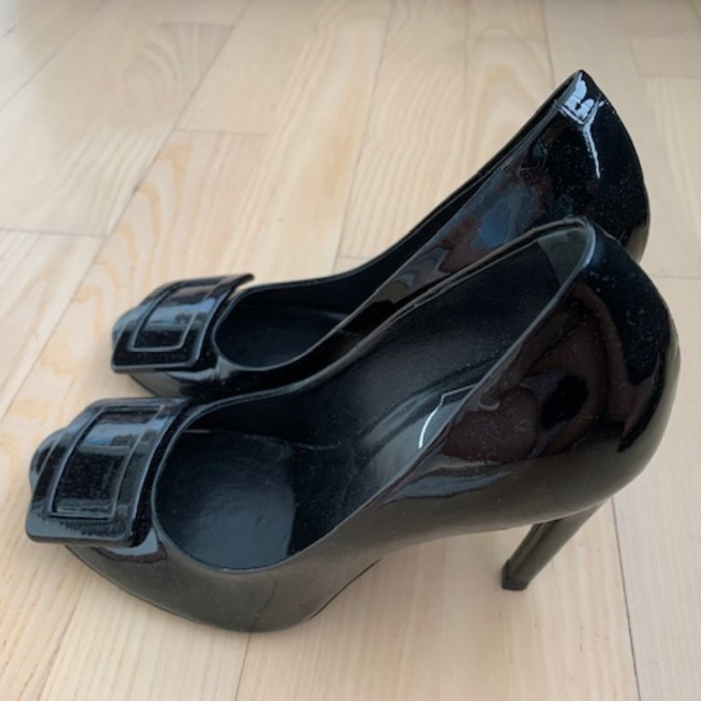 Roger Vivier Black Pump with Buckle